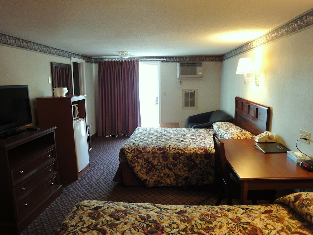 Hyannis Travel Inn 8/45