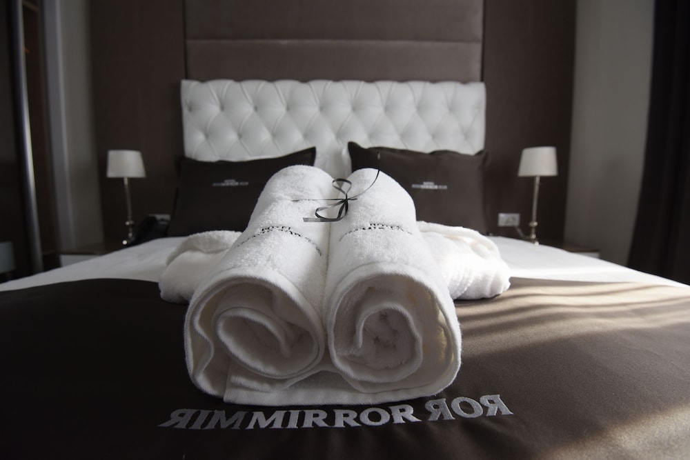 Mirror Hotel 22/38