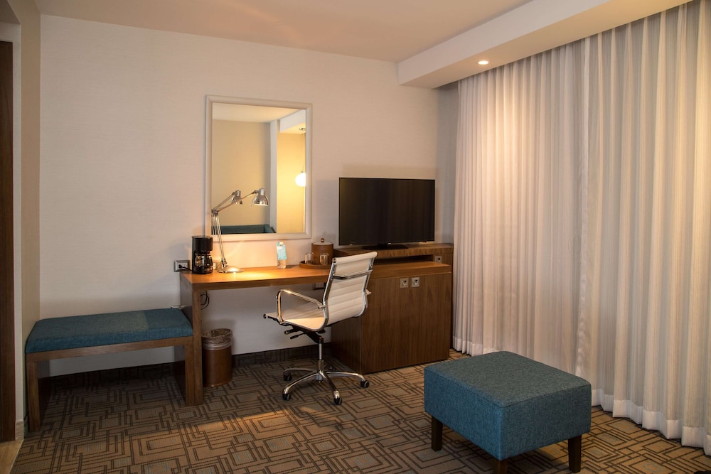 Hampton Inn by Hilton Hermosillo 42/46