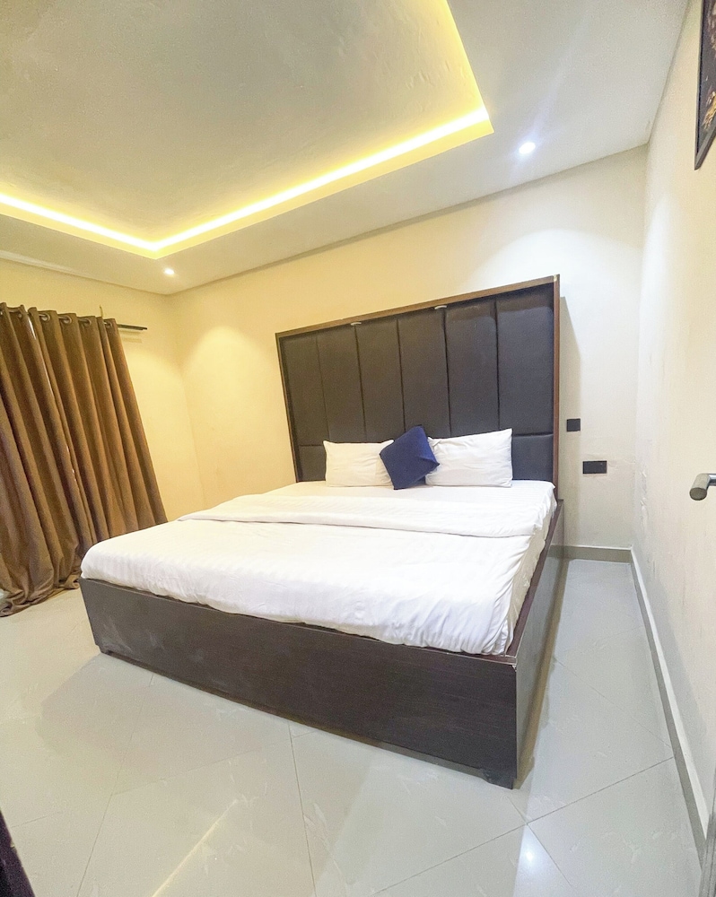 Linton Host Hotel 21/68