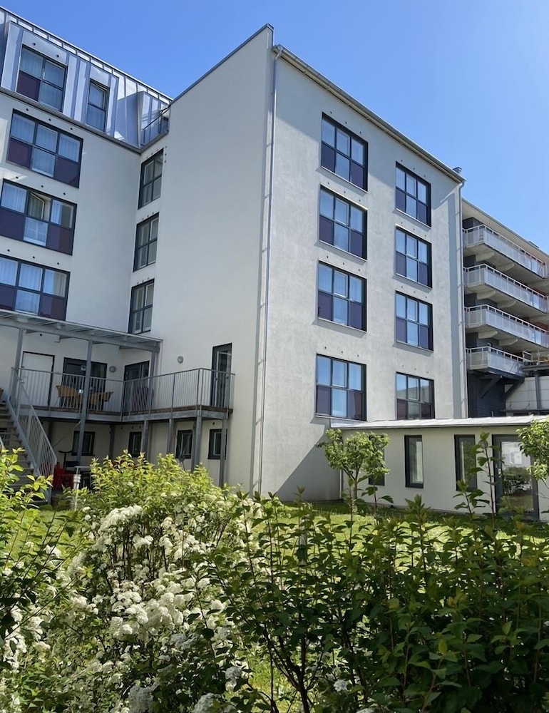 Finn Apartments 2/44