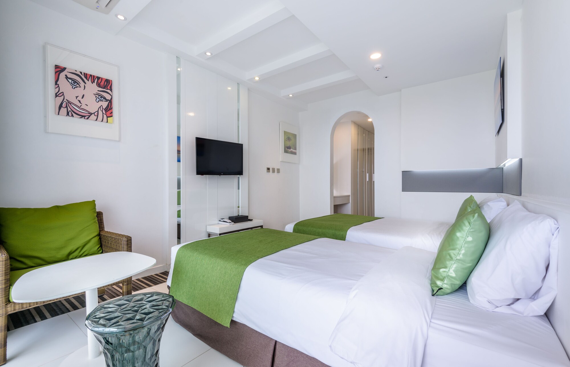 Green, Family, Twin Beds, 1 Queen and 1 Single Bed, Partial Sea View