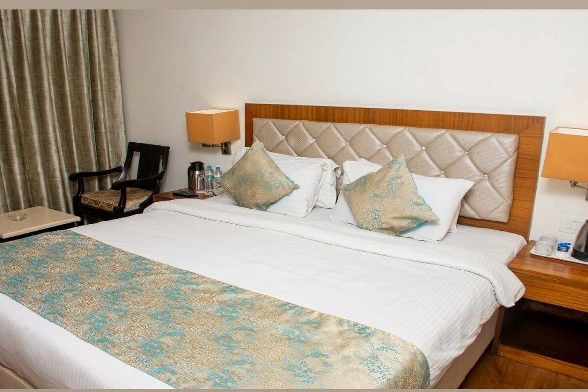 DELUXE, DOUBLE BED, PARK VIEW