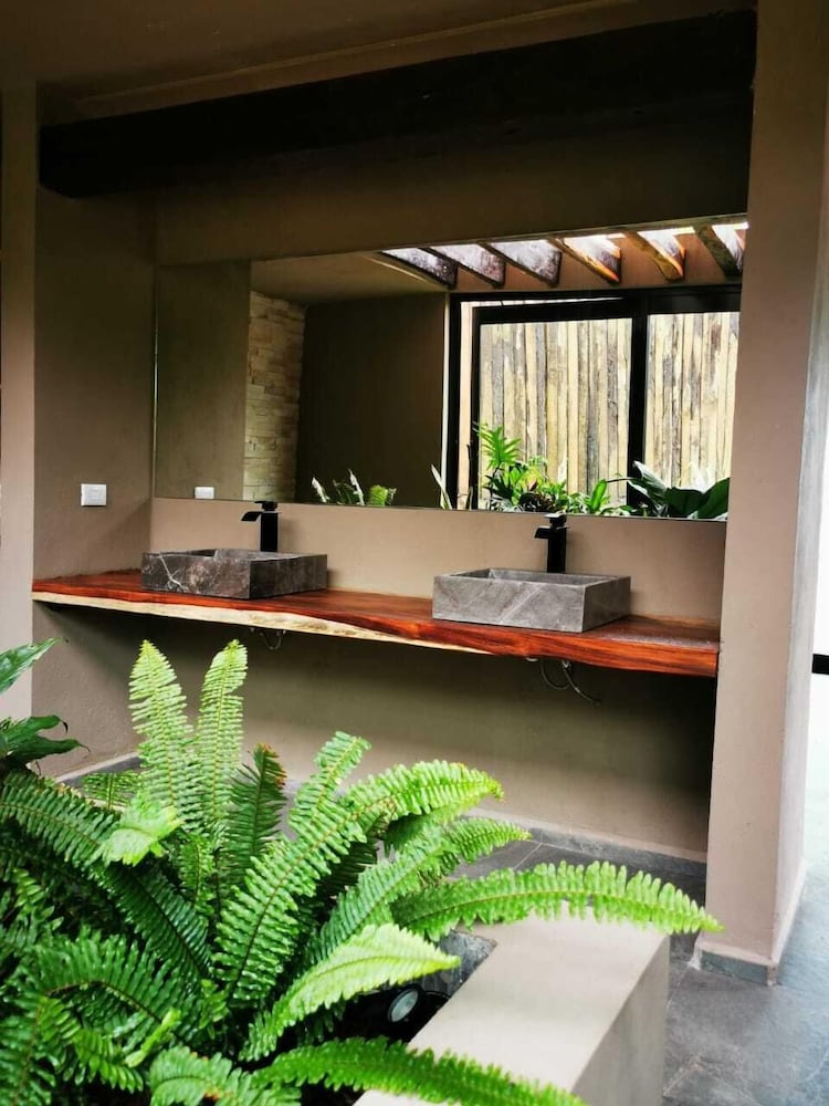 Amore Villas 24/50
