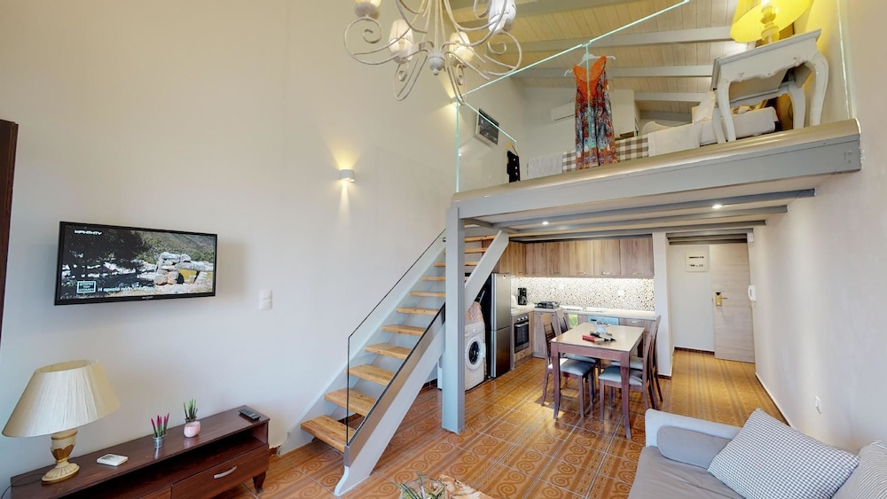 Porto Enetikos Suites 38/50