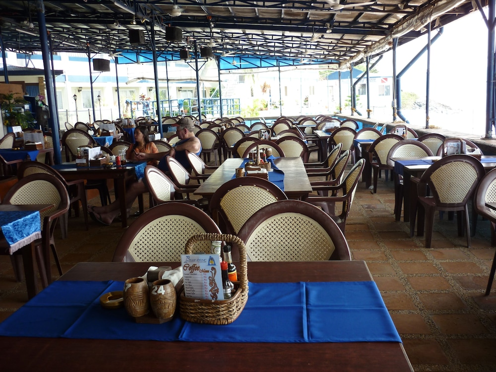Blue Rock Beach Resort 43/67