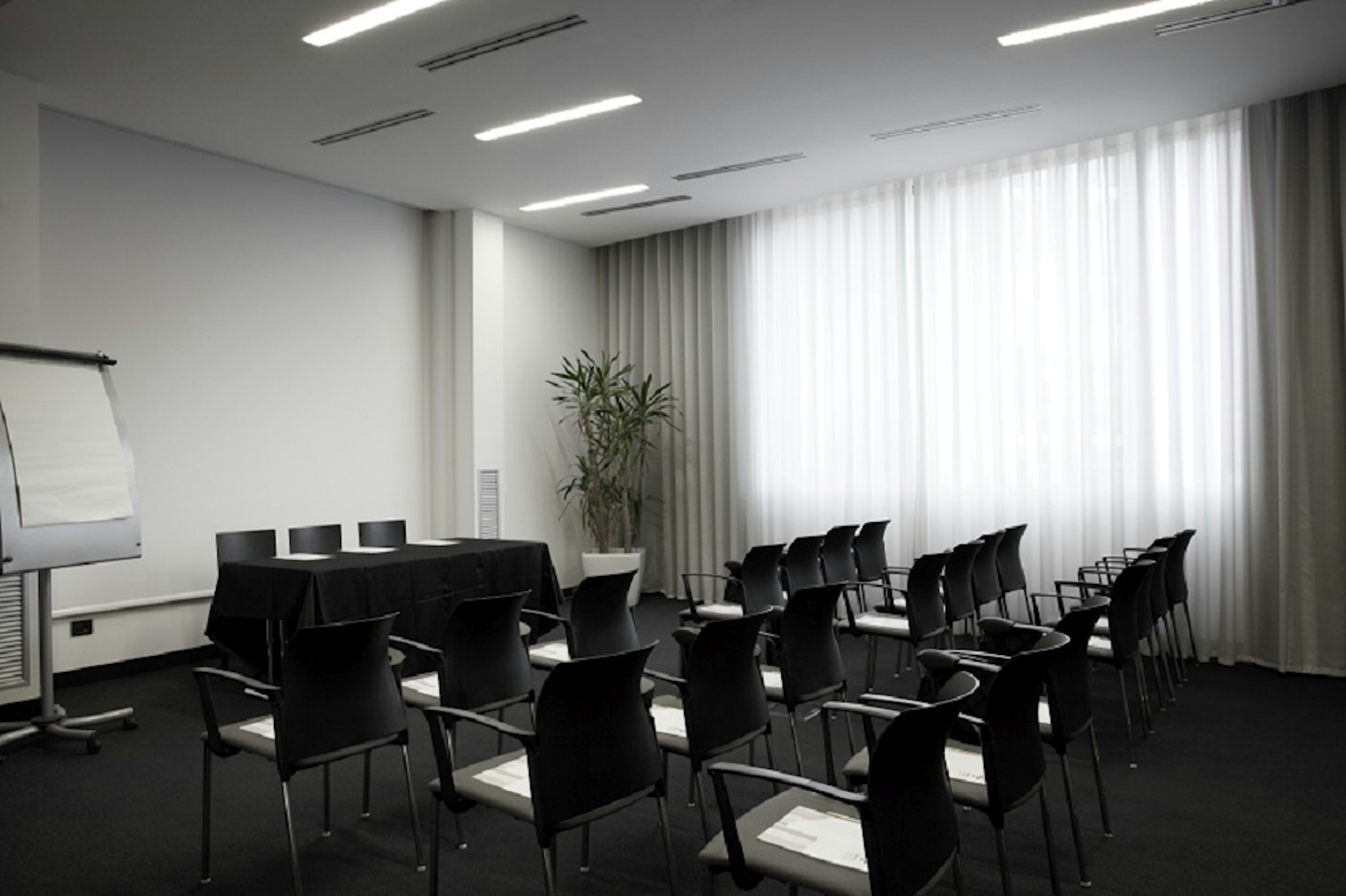 H2C HOTEL MILANOFIORI 38/50