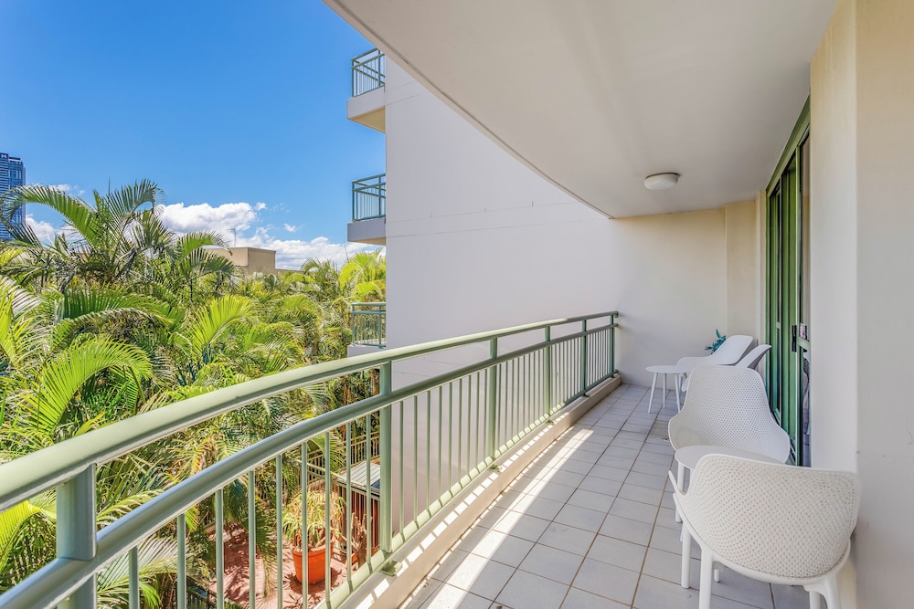 The Meriton On Main Beach 6/50
