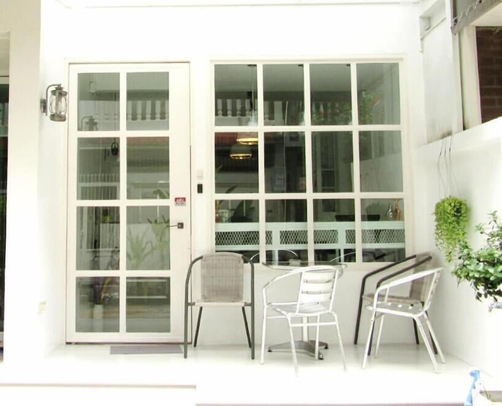 Urban House 2/29