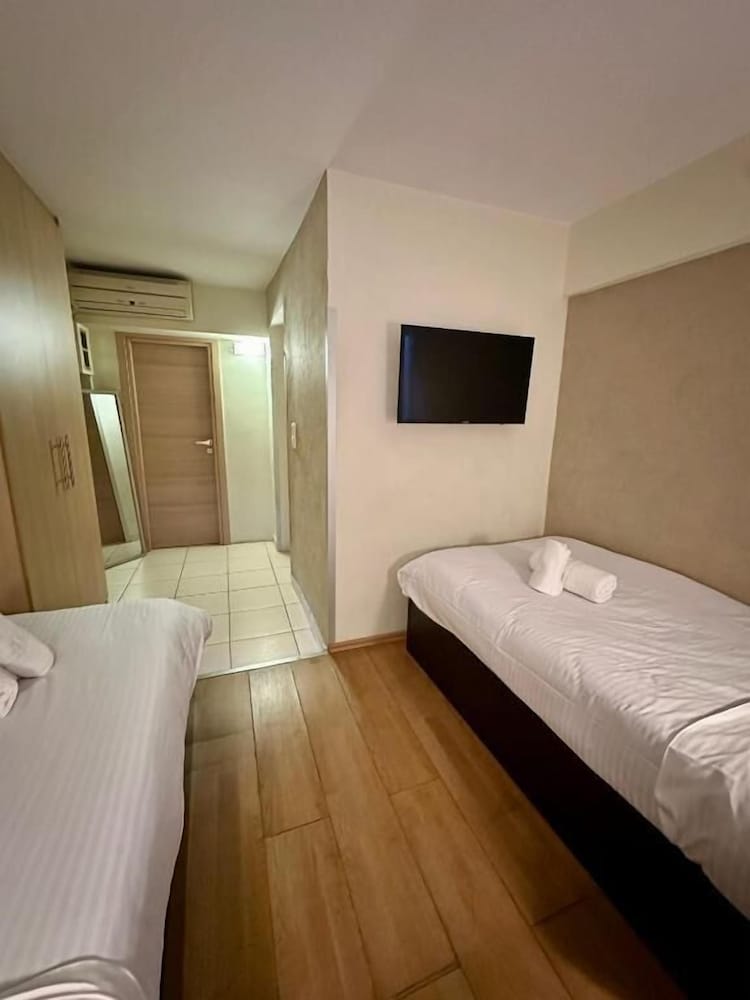 Mc Queen Hotel 16/61