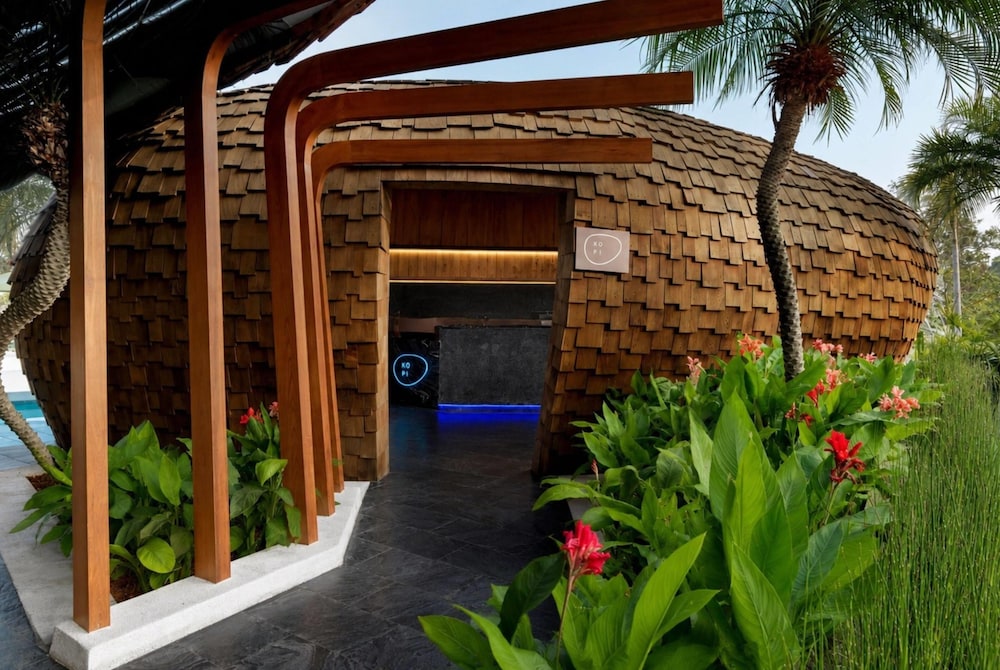 Wyndham Grand Nai Harn Beach Phuket 6/50