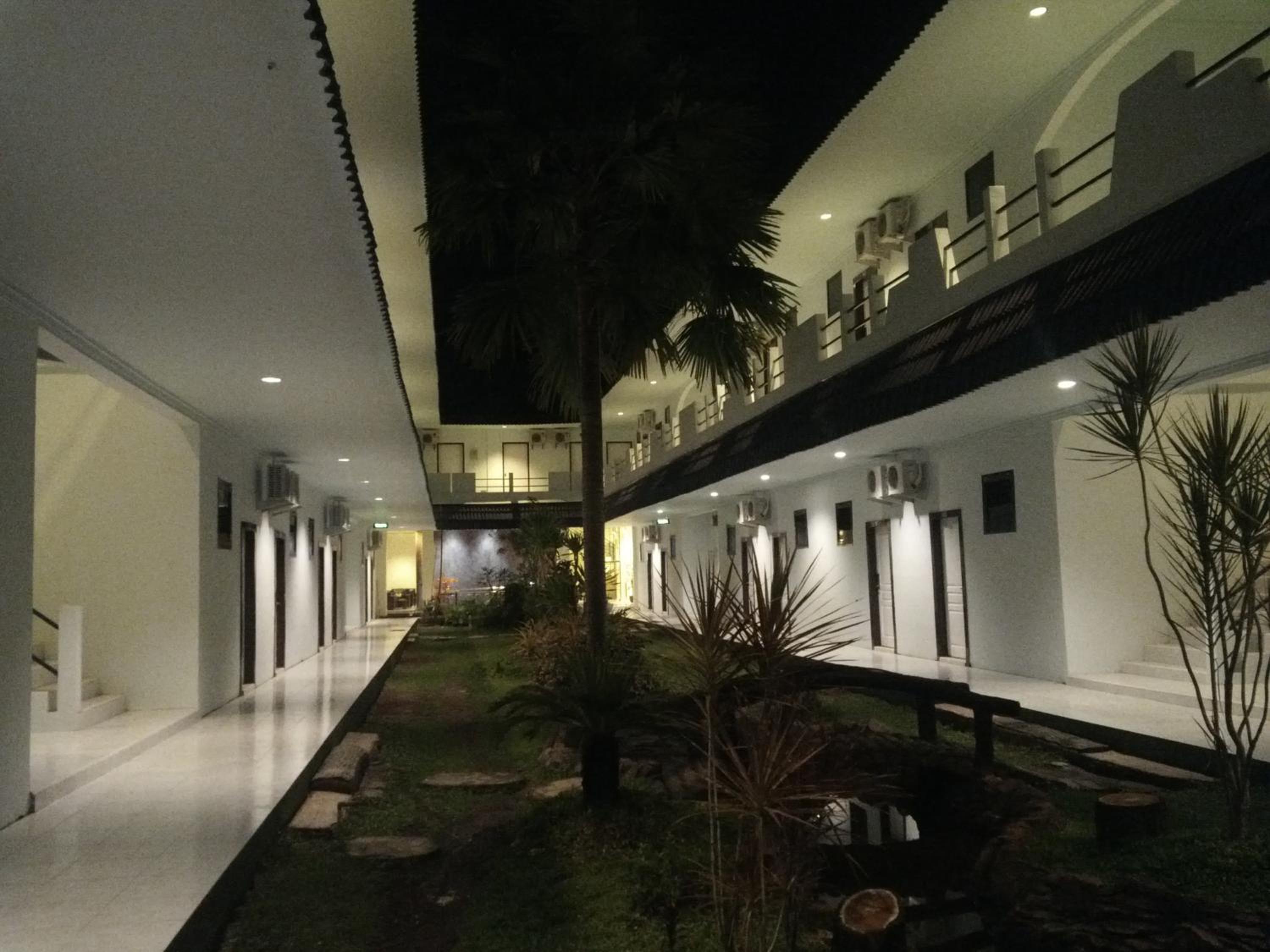 Mahkota Hotel 53/56