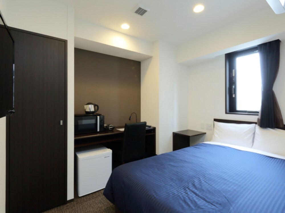 ROOM, SINGLE