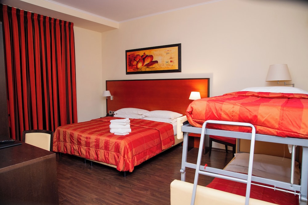 Room, Quadruple, 1 Double and 2 Bunk Beds