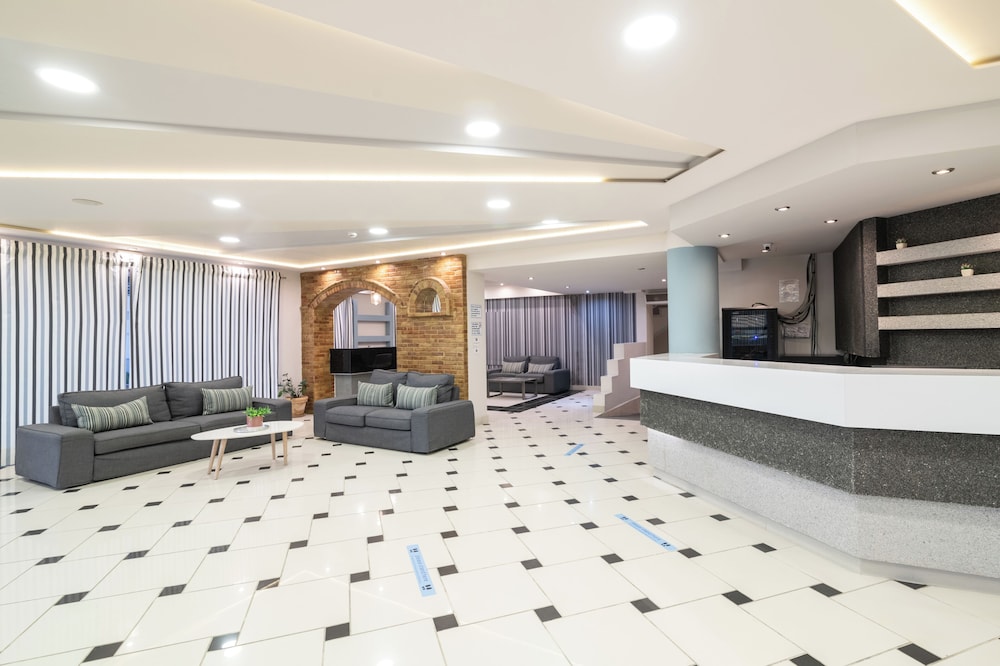 Karras Hotel 13/66