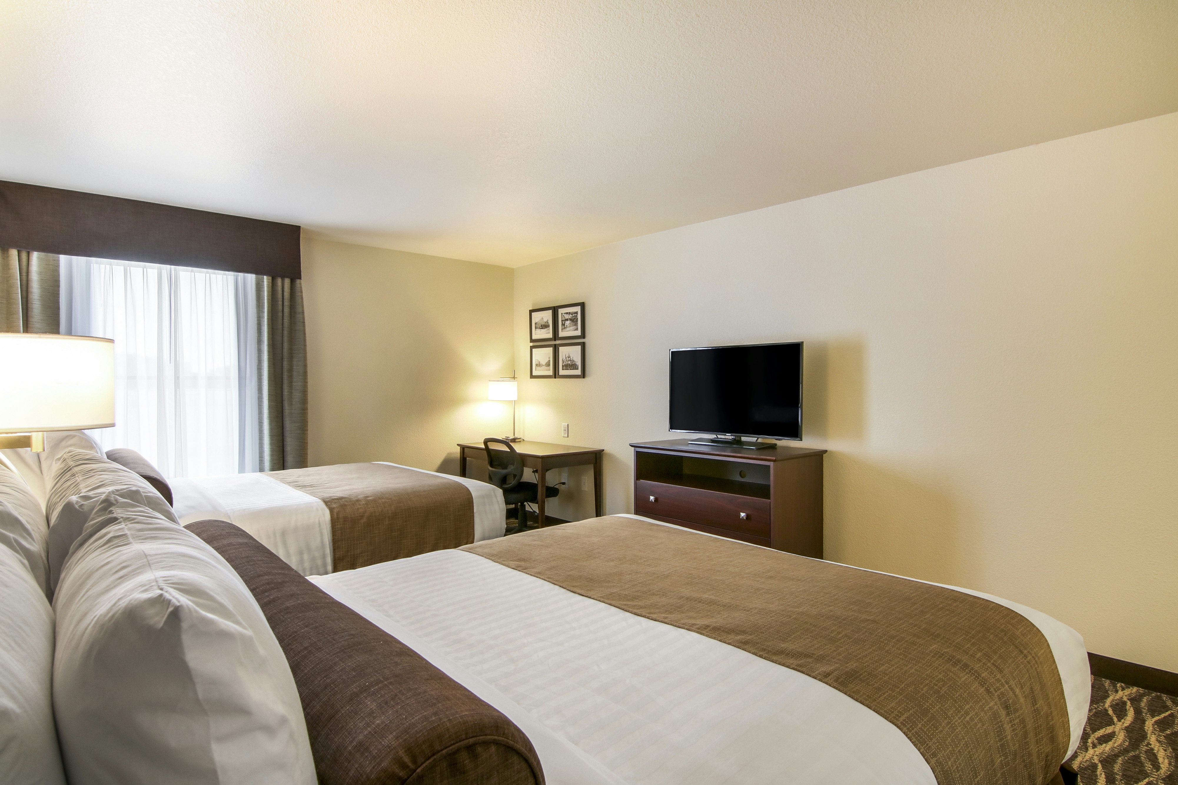 Cobblestone Inn & Suites at UW Stout Downtown Menomonie 23/54