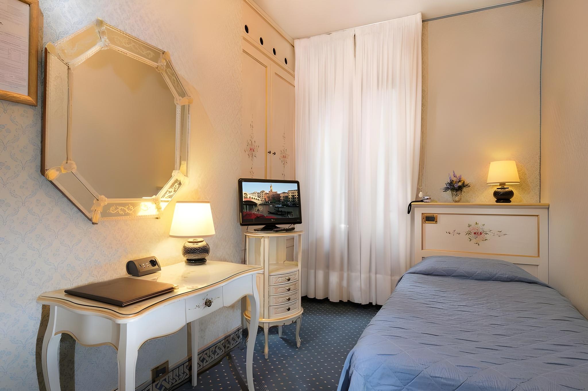 Room, Single