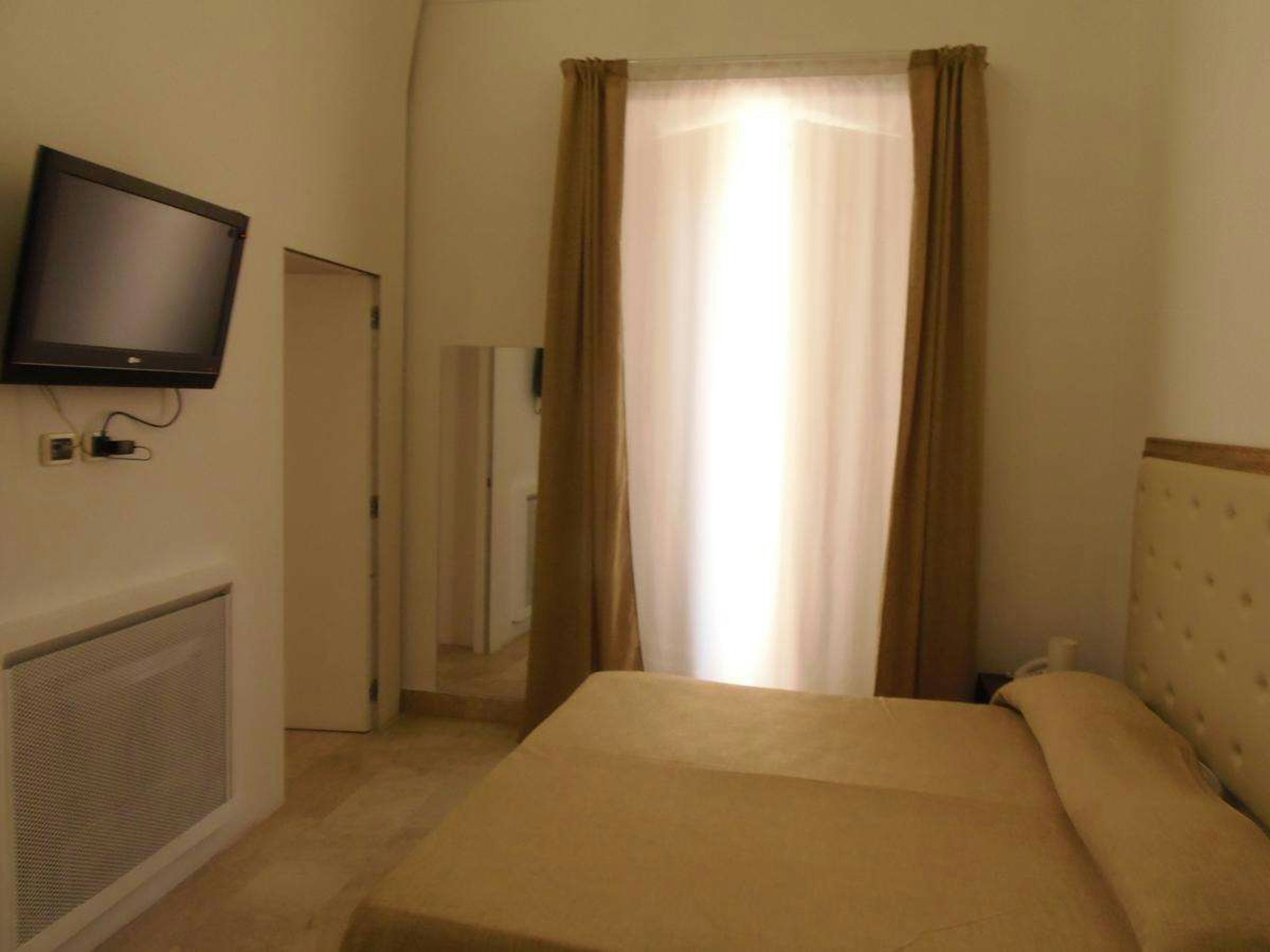 Hotel Valentino 35/46