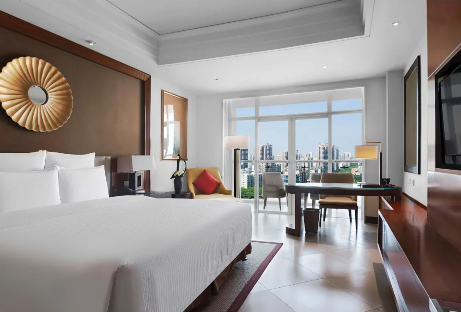 JUNIOR SUITE, KING BED, RIVER VIEW, BALCONY, LOUNGE ACCESS