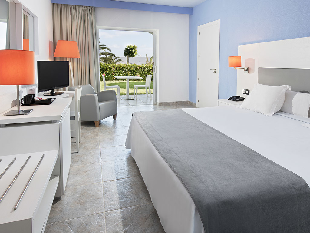 Suite, Single, Family Area