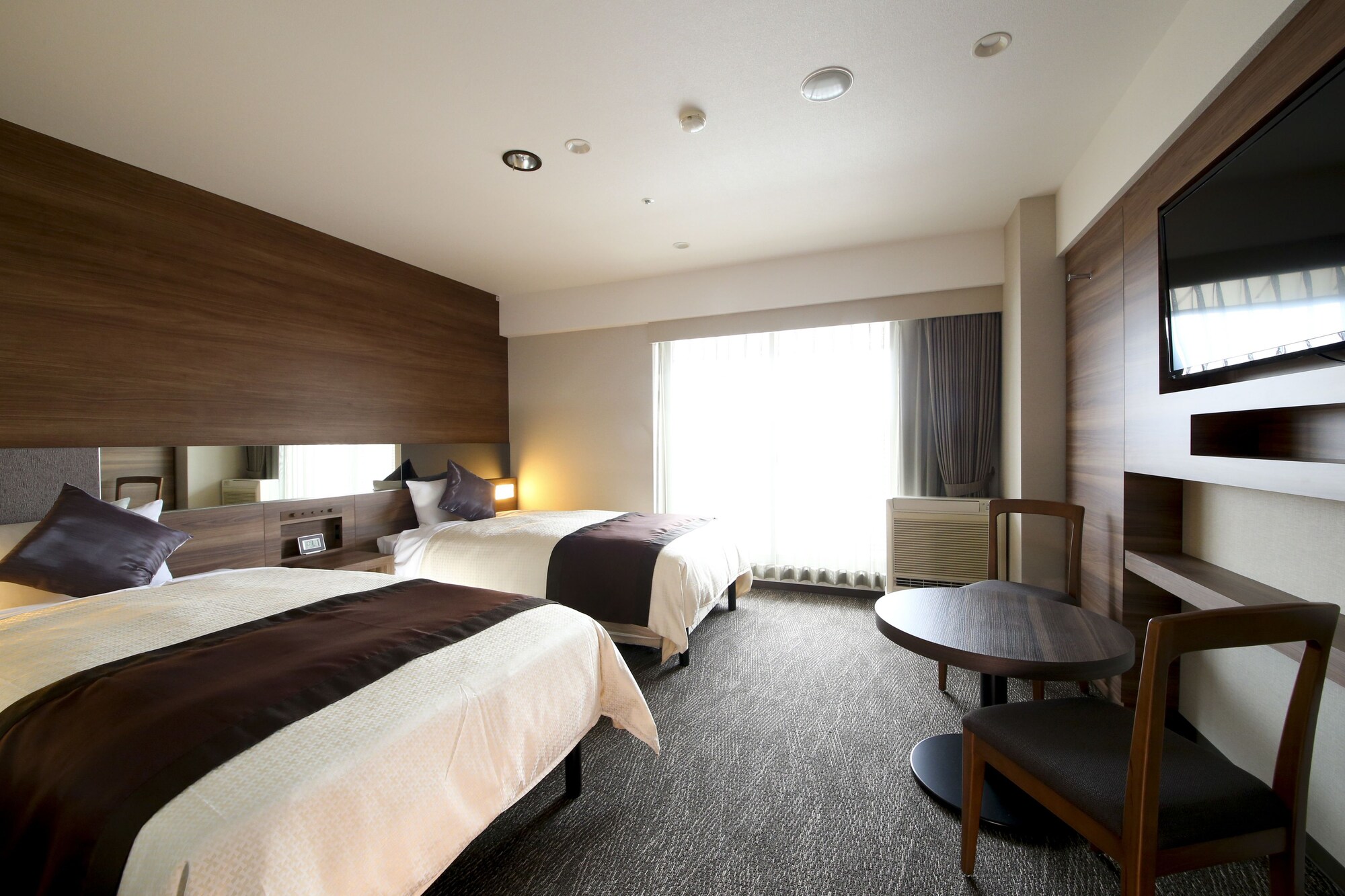MODERATE, TWIN BEDS