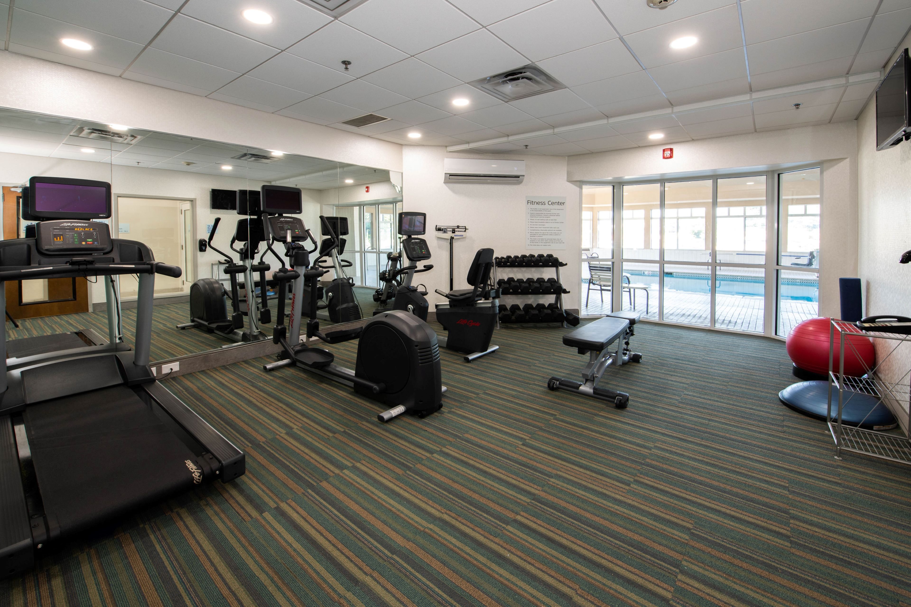 Holiday Inn Express Hotel And Suites Kansas City Grandview 46/64