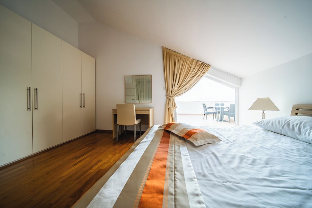 1 BEDROOM, APARTMENT, BALCONY
