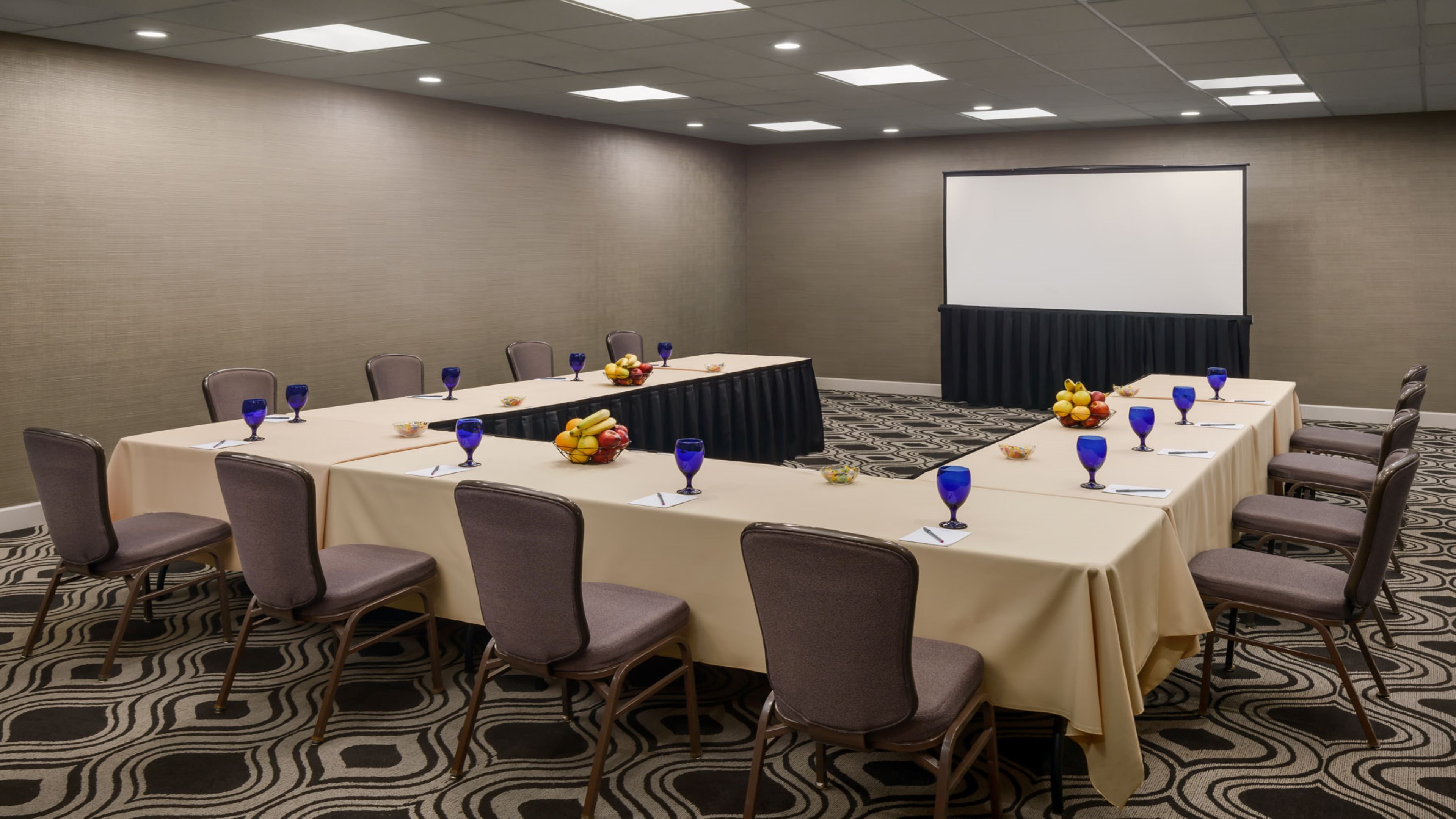 Crowne Plaza Phoenix Airport - Phx 62/76