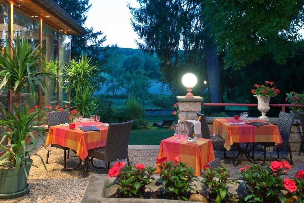 HOSTELLERIE LA CHAUMIERE 18/32