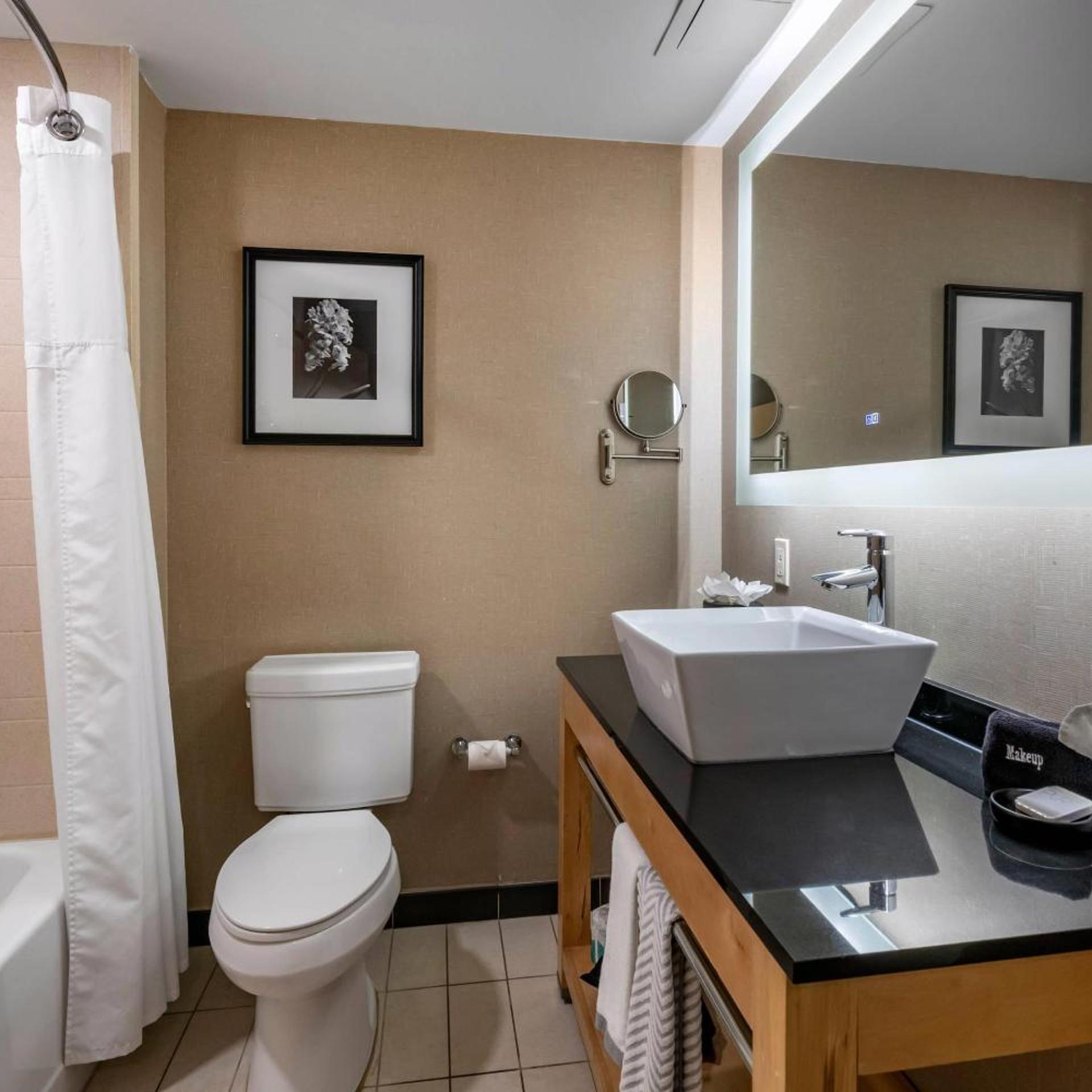جناح بسريرين كوين مع أريكة، Cambria Hotel Ft Lauderdale Airport South Cruise Port 7/10