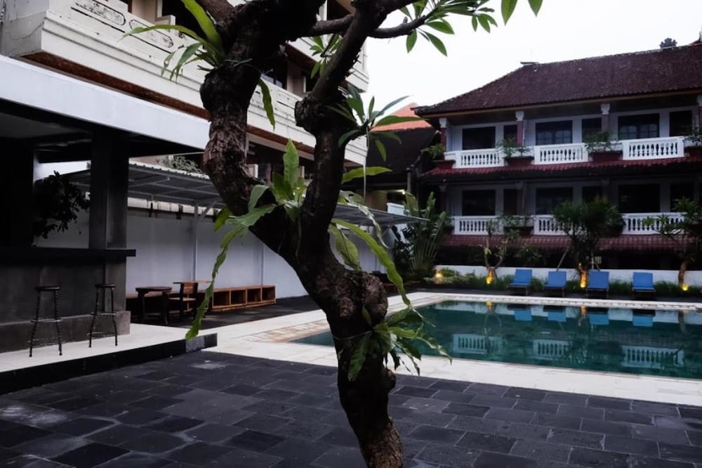 Palm Garden Kuta Hotel 12/15