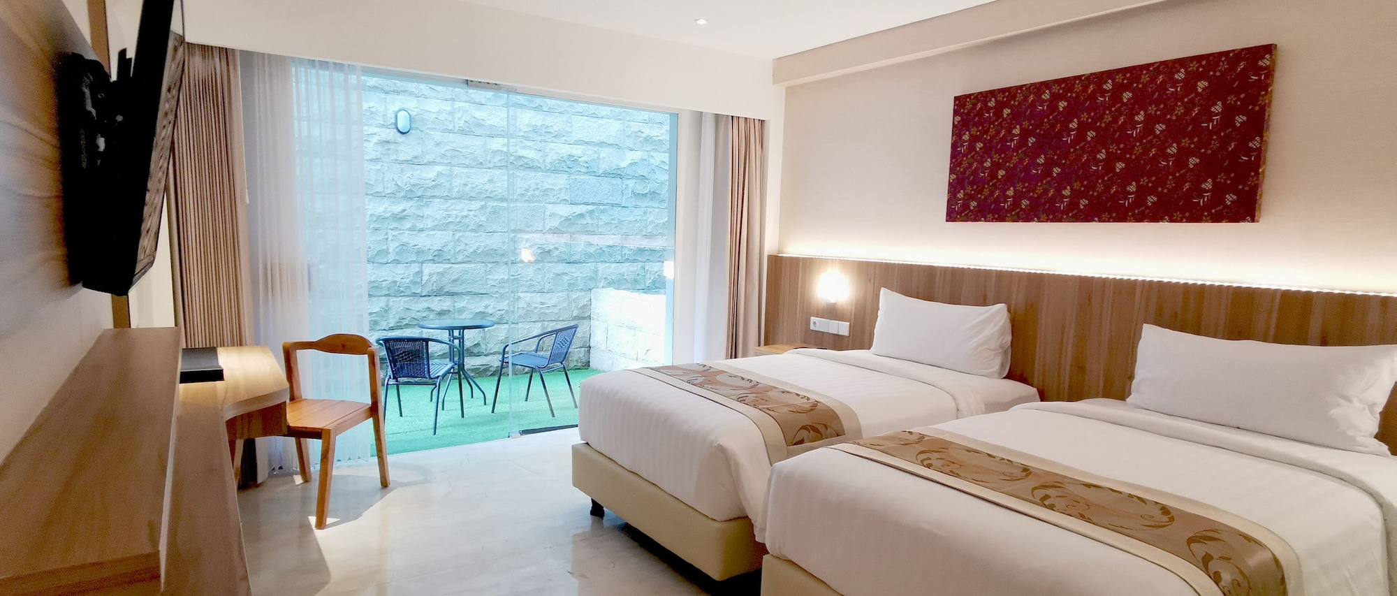 EXECUTIVE, DOUBLE OR TWIN BED, BALCONY