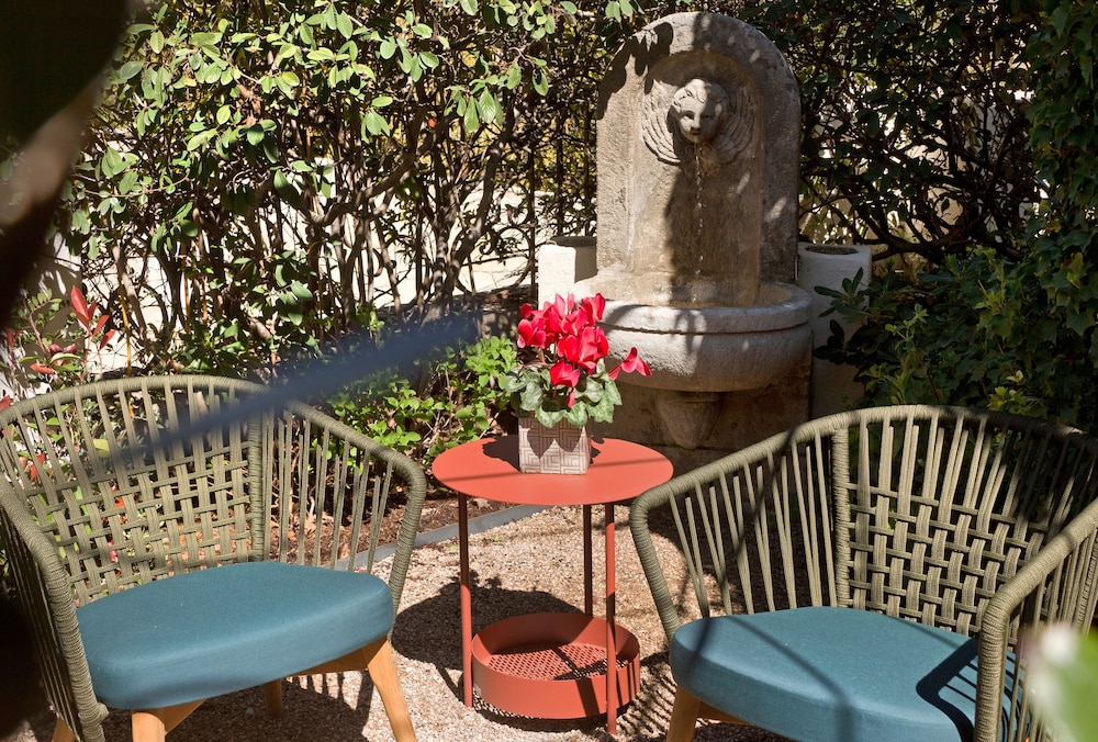 Hotel La Grande Bastide 56/75
