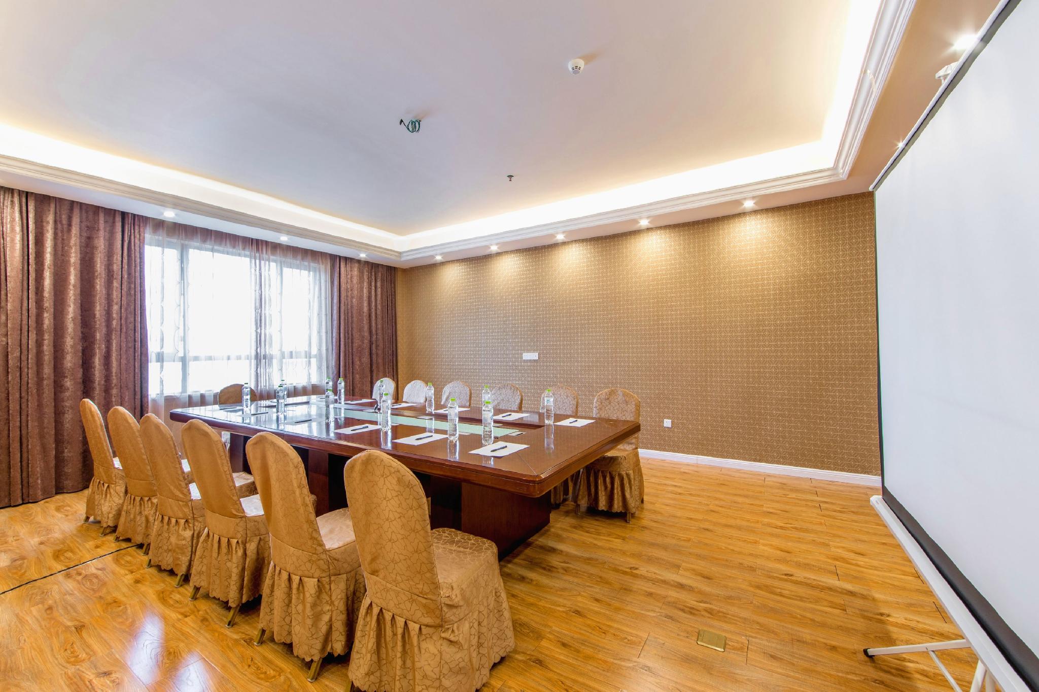 Vienna Hotel (Guilin Railway Station Liangjiang Sihu) 32/45