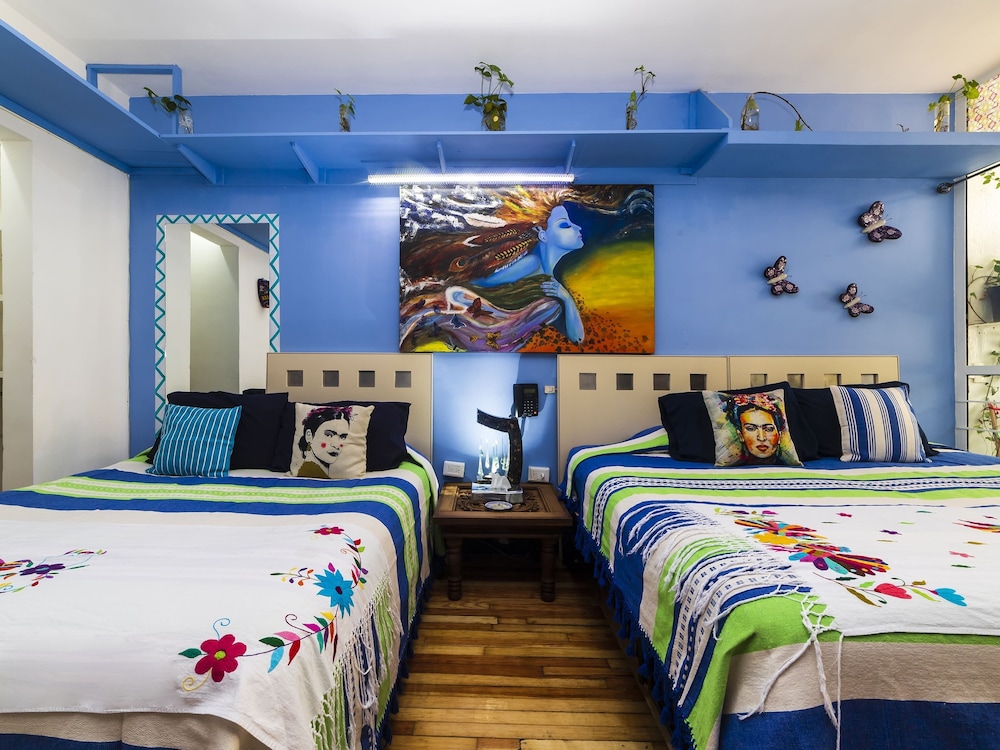 Blue, King and Queen Bed, Pet Friendly, Bathtub