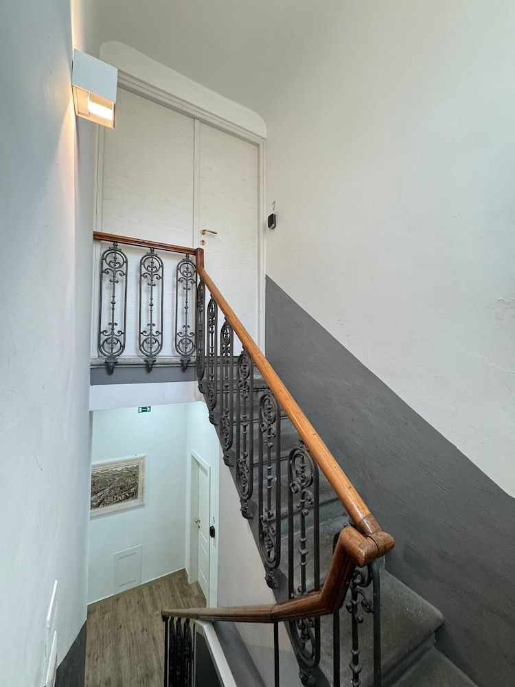 Apollo Guest House 3/50