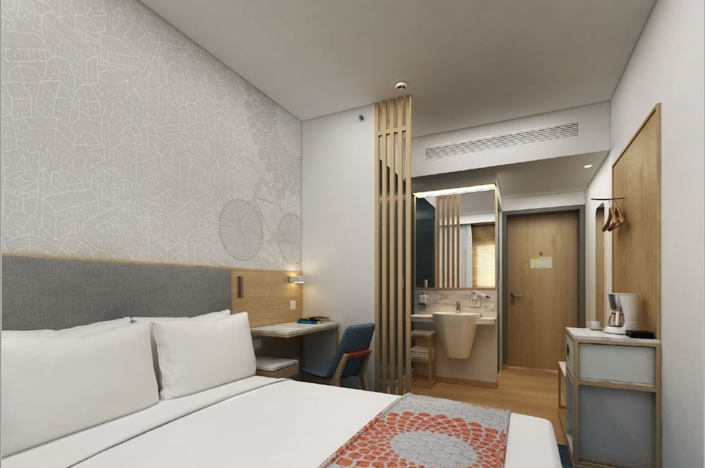 Holiday Inn Express Ahmedabad Prahlad Nagar 12/73