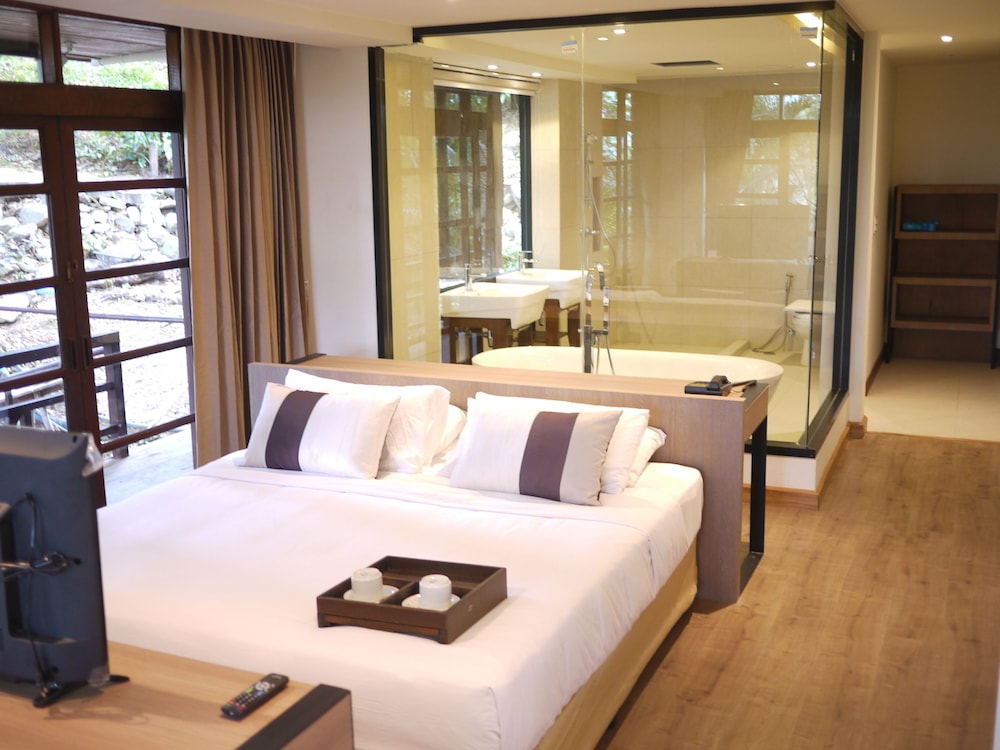 Issara Boutique Winery Hotel 28/78