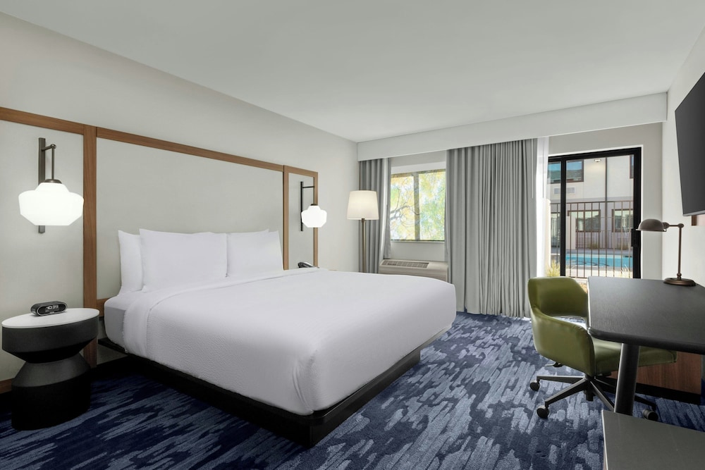 Studio, King Bed, Pool Side, Accessible