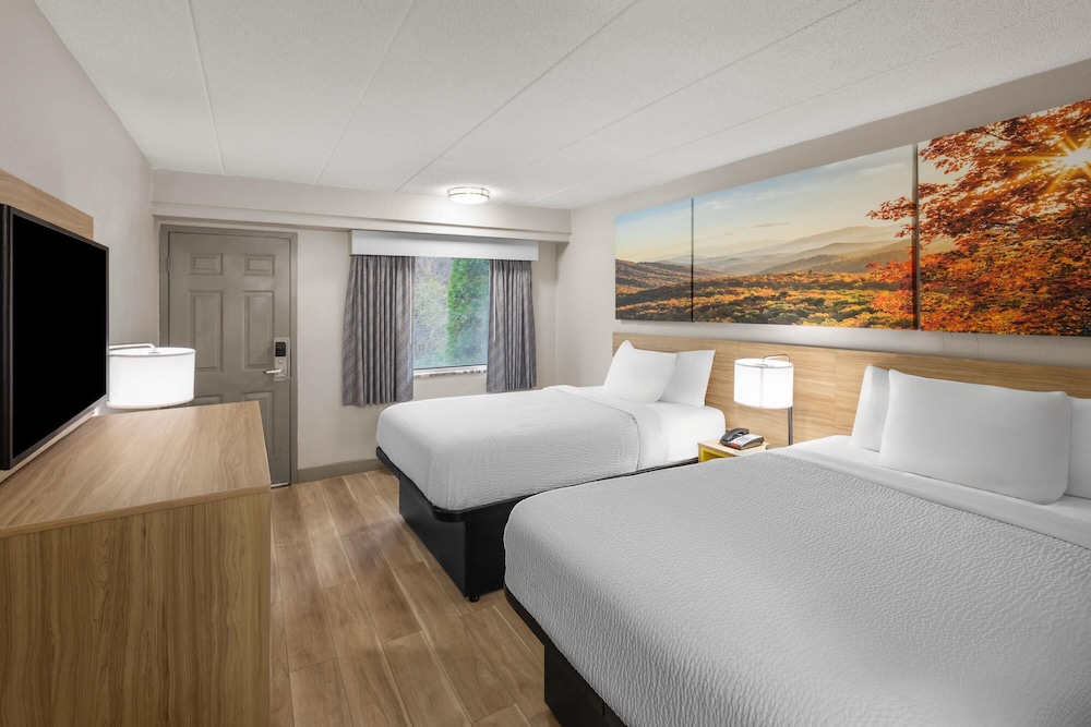 Days Inn by Wyndham Charleston WV 15/33