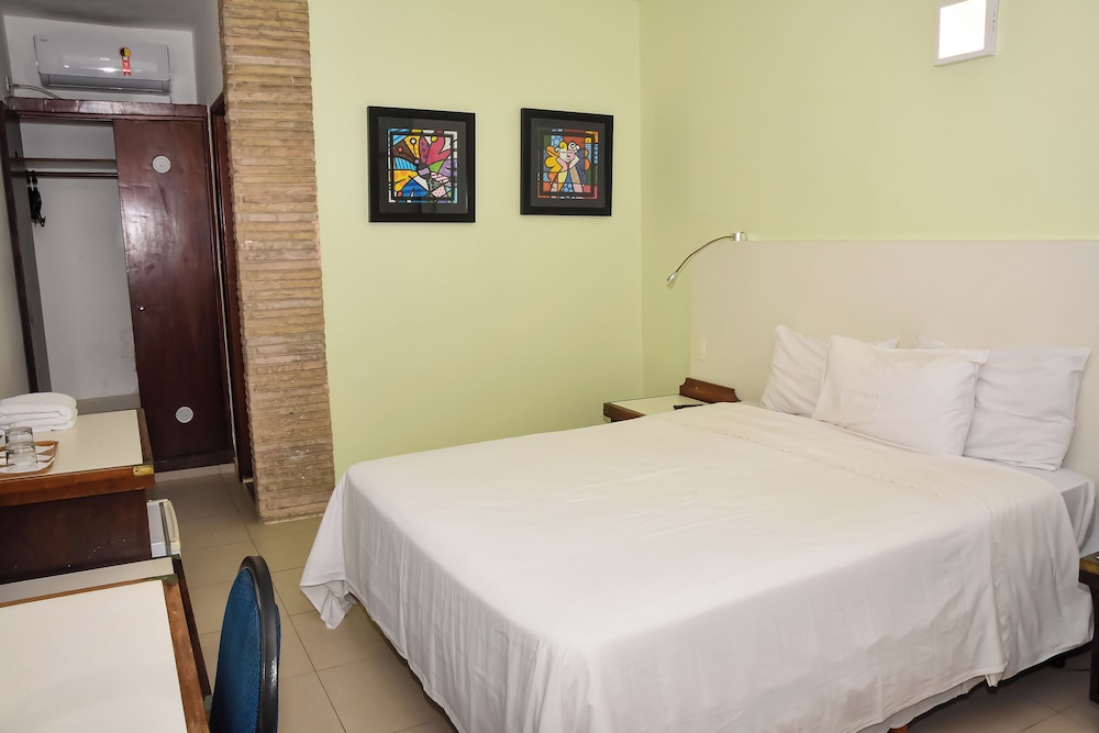 DELPHIN HOTEL 11/47