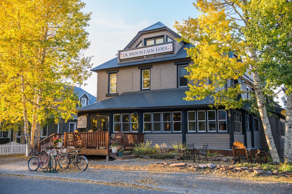 ELK MOUNTAIN LODGE 6/61
