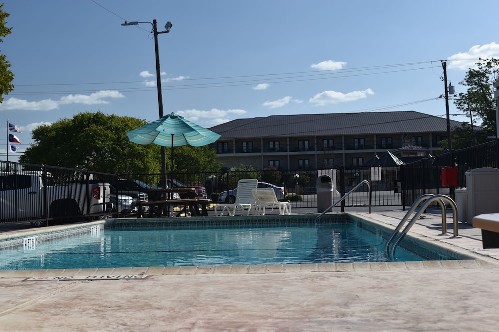 Super 8 by Wyndham Fredericksburg 43/51