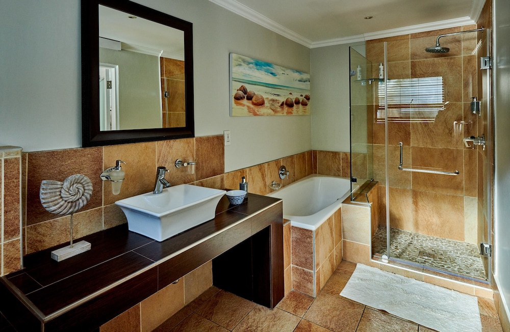 The Hamptons Guest House 48/50