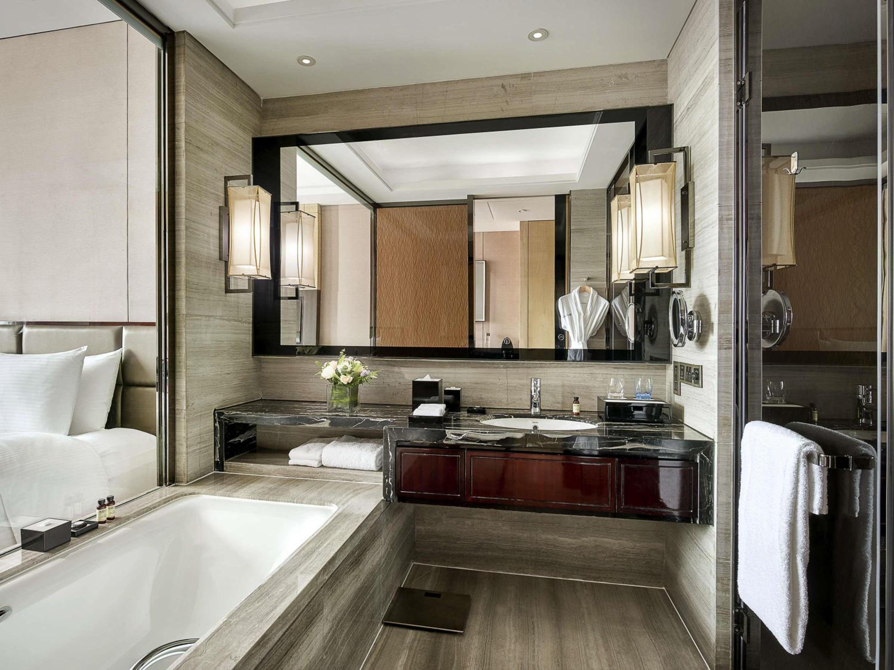 غرفة تنفيذية تنفيذية بسرير كوين مع دخول الصالة، Pullman Weifang 4/5