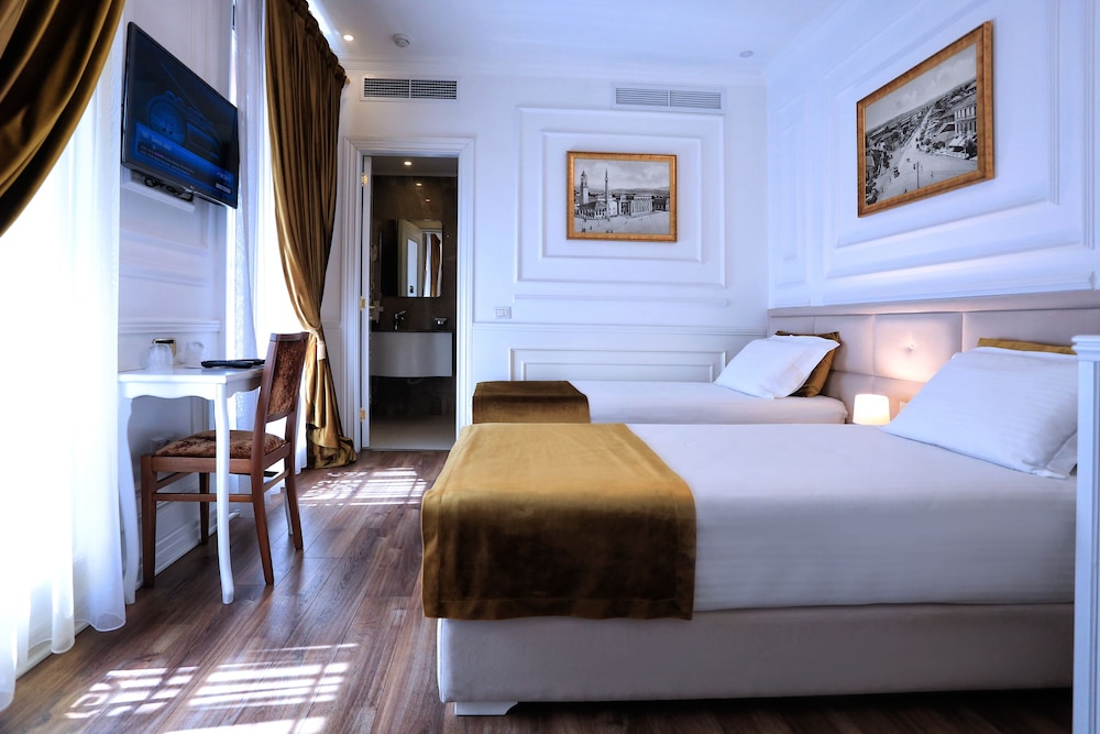 ELER HOTEL 19/25