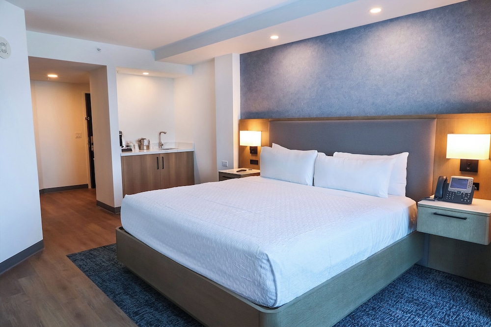EXECUTIVE, SUITE, JETTED TUB
