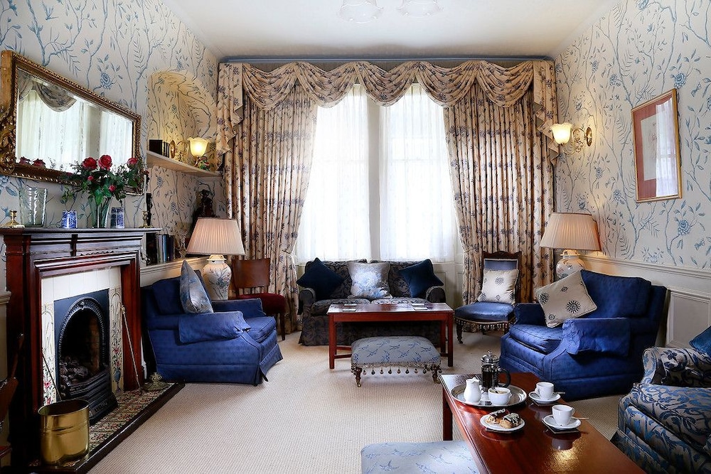 Tufton Arms Hotel 32/55