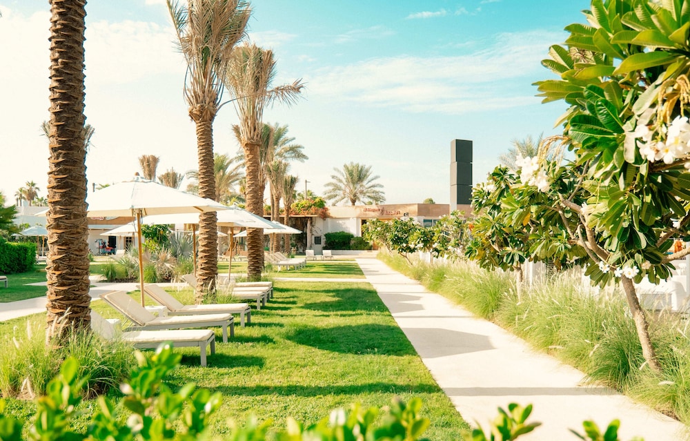 Dubai Marine Beach Resort And Spa 75/79
