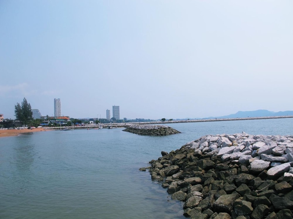 Nantra Pattaya Baan Ampoe Beach 30/40